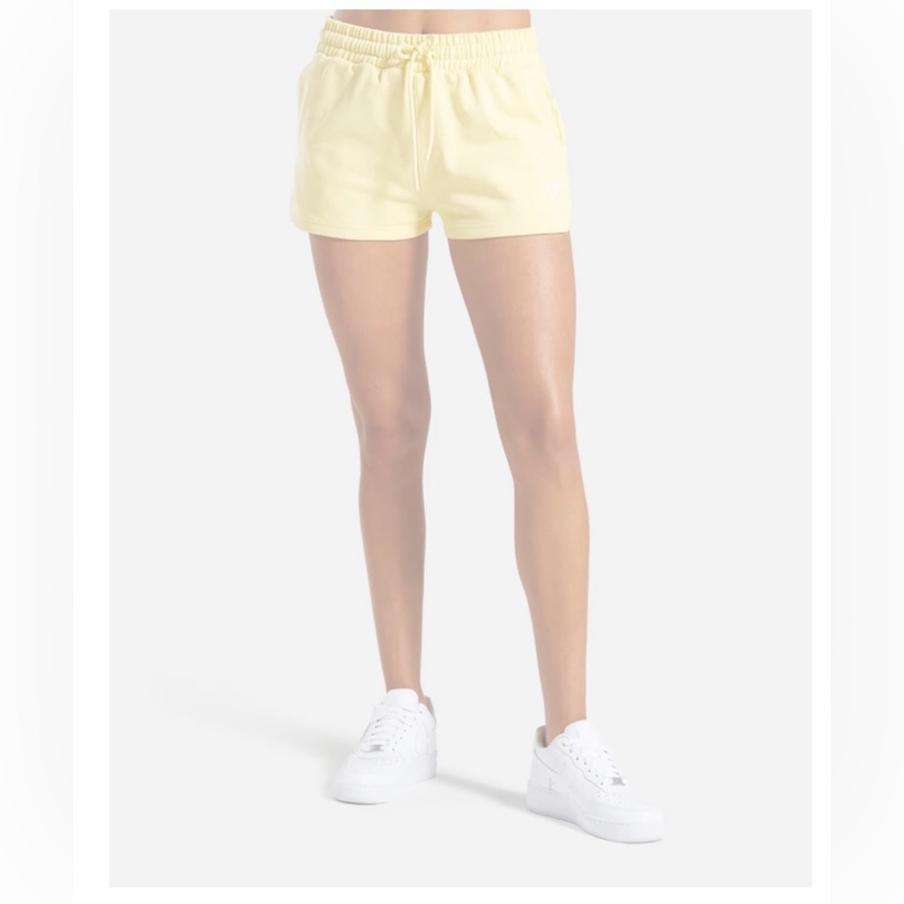 Gymshark Womens Ease Shorts in Size Medium